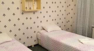 Гостиница ВМ - Центральная Магадан Односпальная кровать в общем номере с 2 кроватями-1